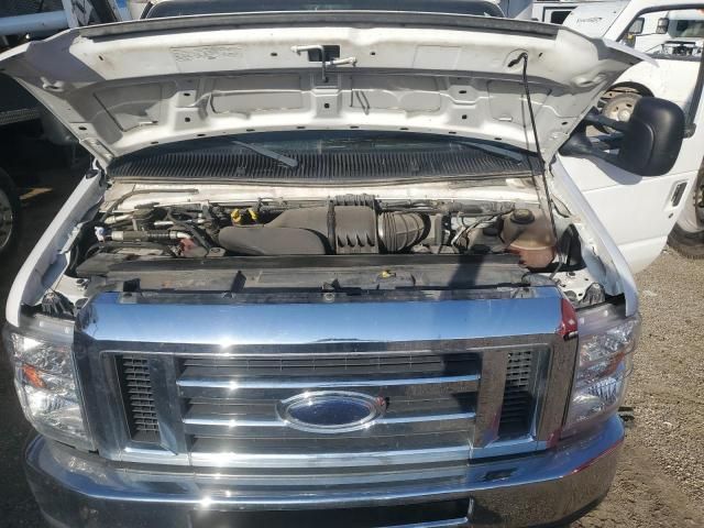 2018 Ford Econoline E350 Super Duty Cutaway Van