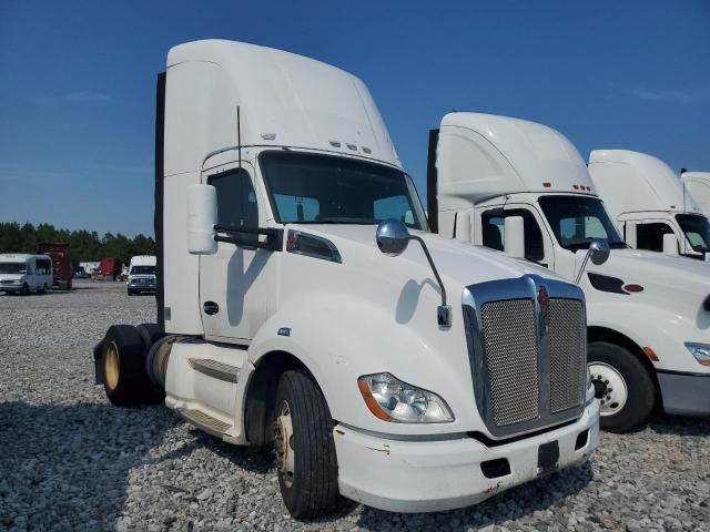 2015 Kenworth T680 Semi Truck
