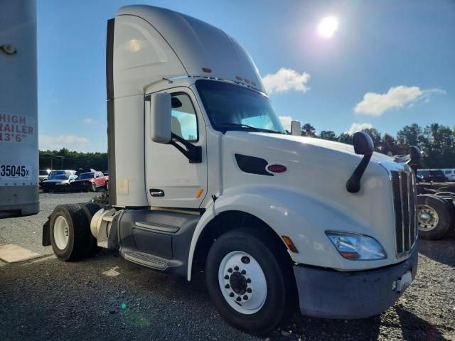 2017 Peterbilt Tractor 2017 Peterbilt 579 Semi Truck