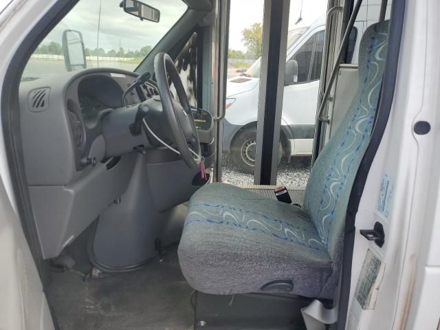 2006 Ford Econoline E350 Super Duty Cutaway Van