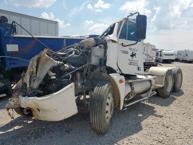 2005 Freightliner Columbia 120 Semi Truck