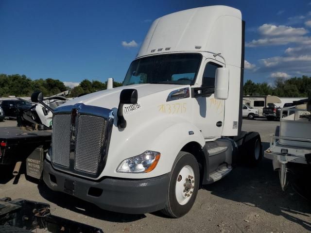 2016 Kenworth T680 Semi Truck