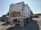 2014 Peterbilt 320