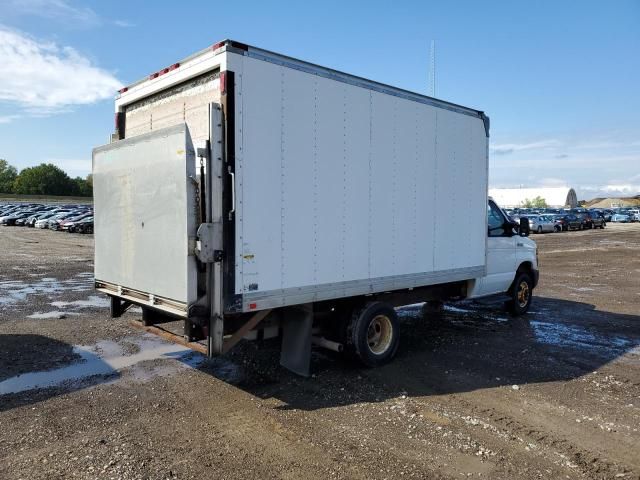 2010 Ford Econoline E450 Super Duty Cutaway Van
