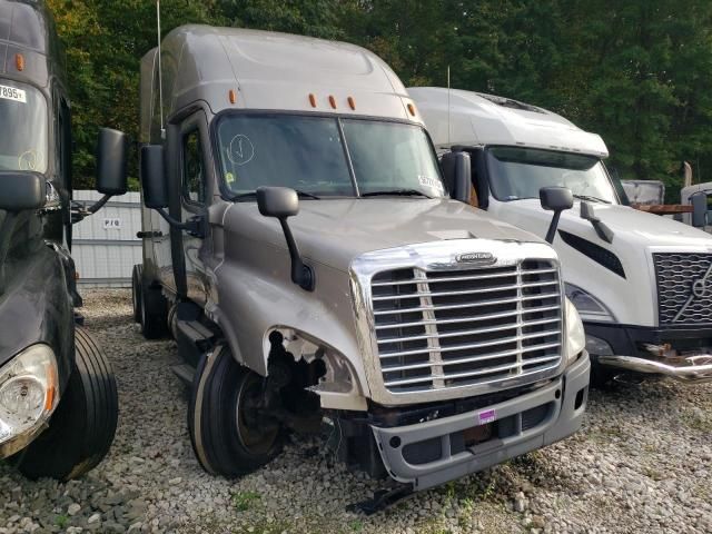 2013 Freightliner Cascadia 125 Semi Truck