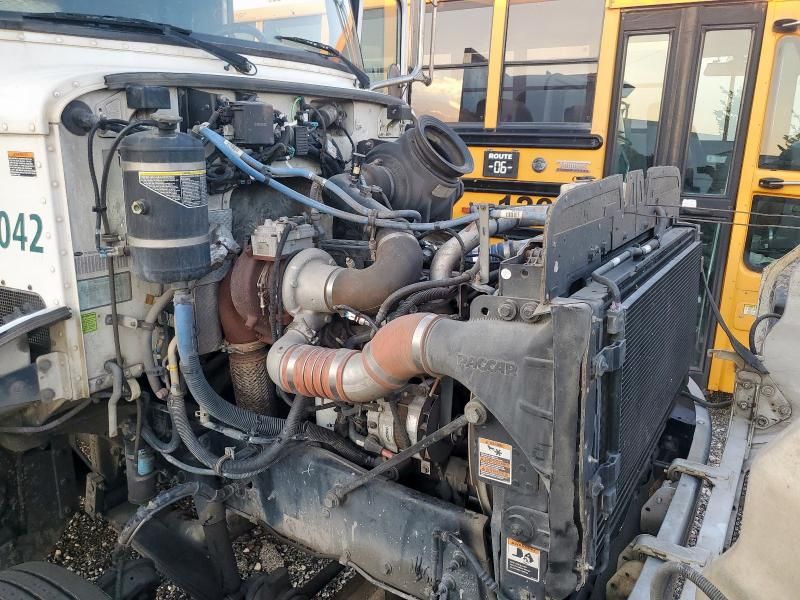 2015 Peterbilt 348 Flatbed Truck