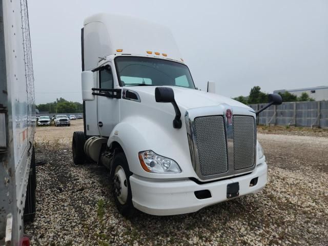 2016 Kenworth T680 Semi Truck