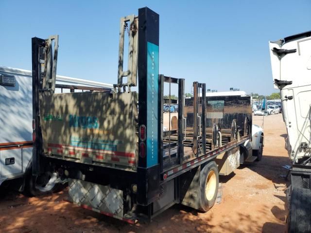 2015 Peterbilt 352 Flatbed Truck