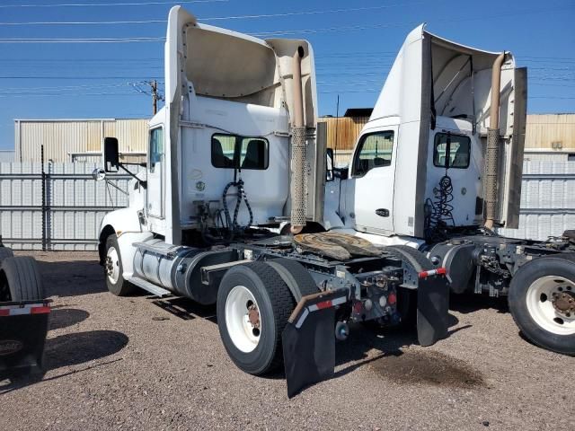 2013 Kenworth T660 Semi Truck