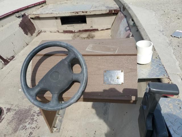 2000 Alumacraft Boat
