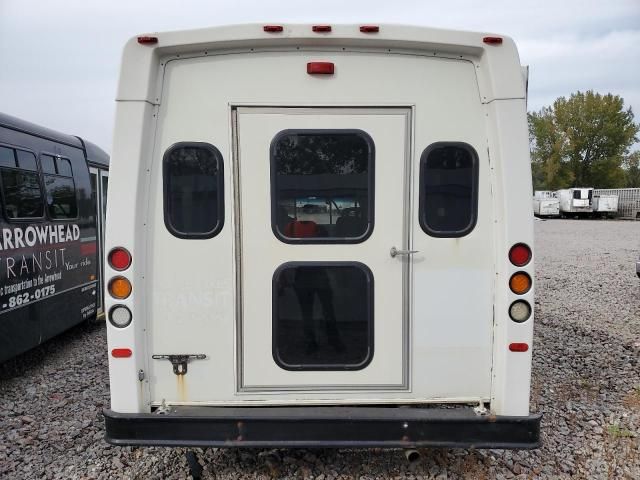 2015 Ford Econoline E350 Super Duty Cutaway Van