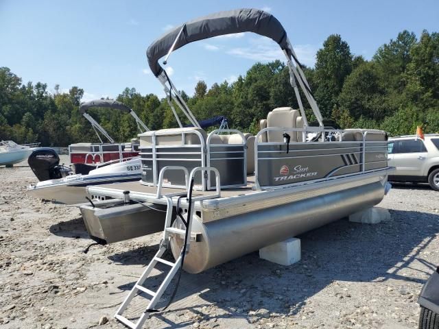 2021 Sun Tracker Partybarge