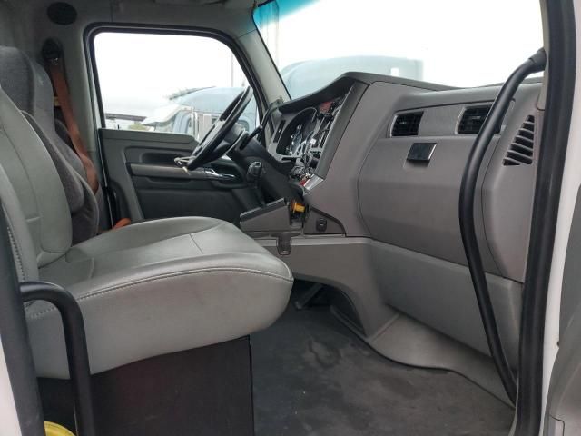 2014 Kenworth T680 Semi Truck