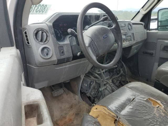2011 Ford Econoline E350 Super Duty Cutaway Van
