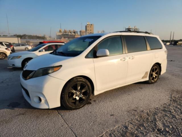 2011 Toyota Sienna Sport