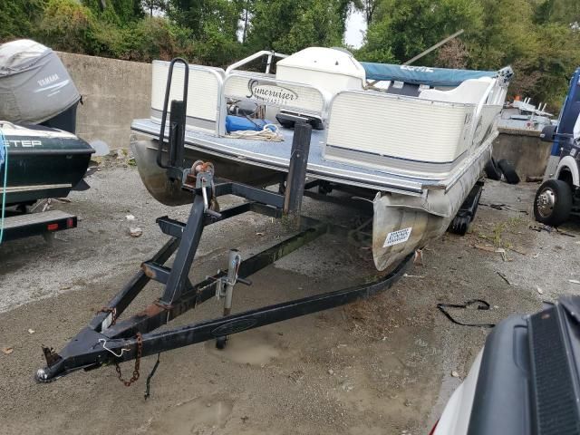 2000 Suncruiser Boat