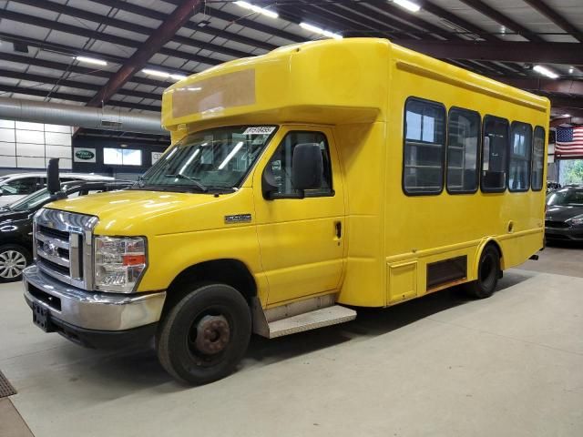2019 Ford Econoline E450 Super Duty Cutaway Van
