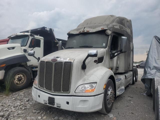 2022 Peterbilt 579 Semi Truck