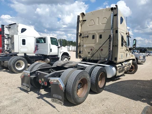 2013 Freightliner Cascadia Semi Truck