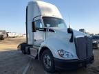 2017 Kenworth T680 Semi Truck