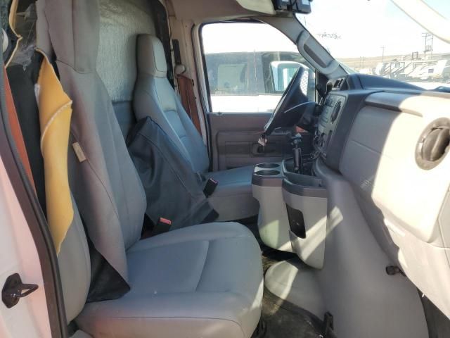 2017 Ford Econoline E450 Super Duty Cutaway Van