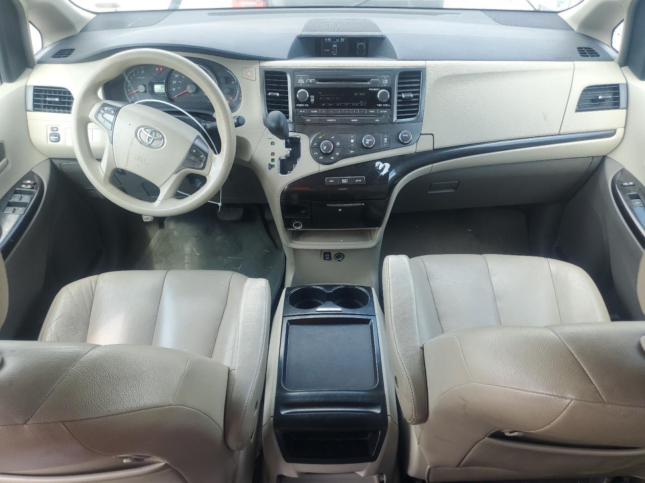 2011 Toyota Sienna le