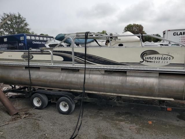 2000 Suncruiser Boat