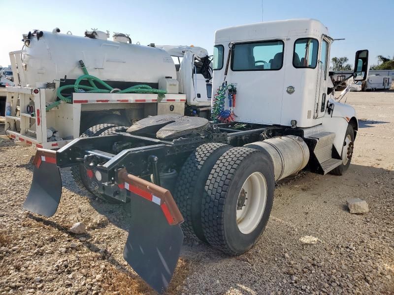 2016 Kenworth T370 Semi Truck