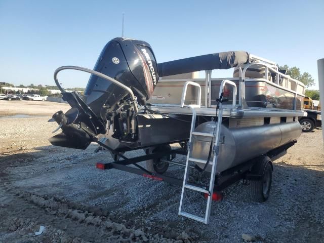 2019 Sun Tracker Partybarge