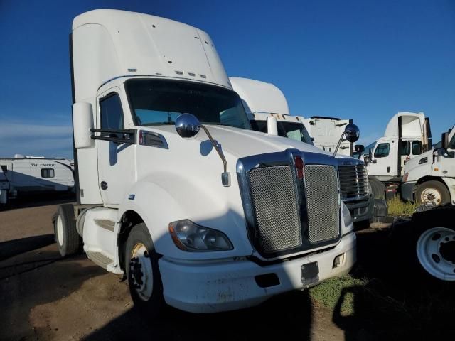 2014 Kenworth T680 Semi Truck