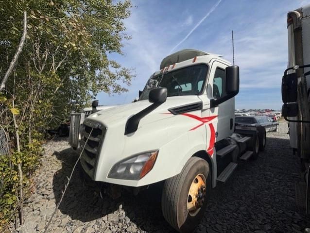 2020 Freightliner Cascadia 1-Trucks