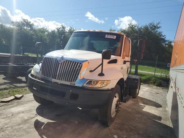 2006 International 4300 Semi Truck