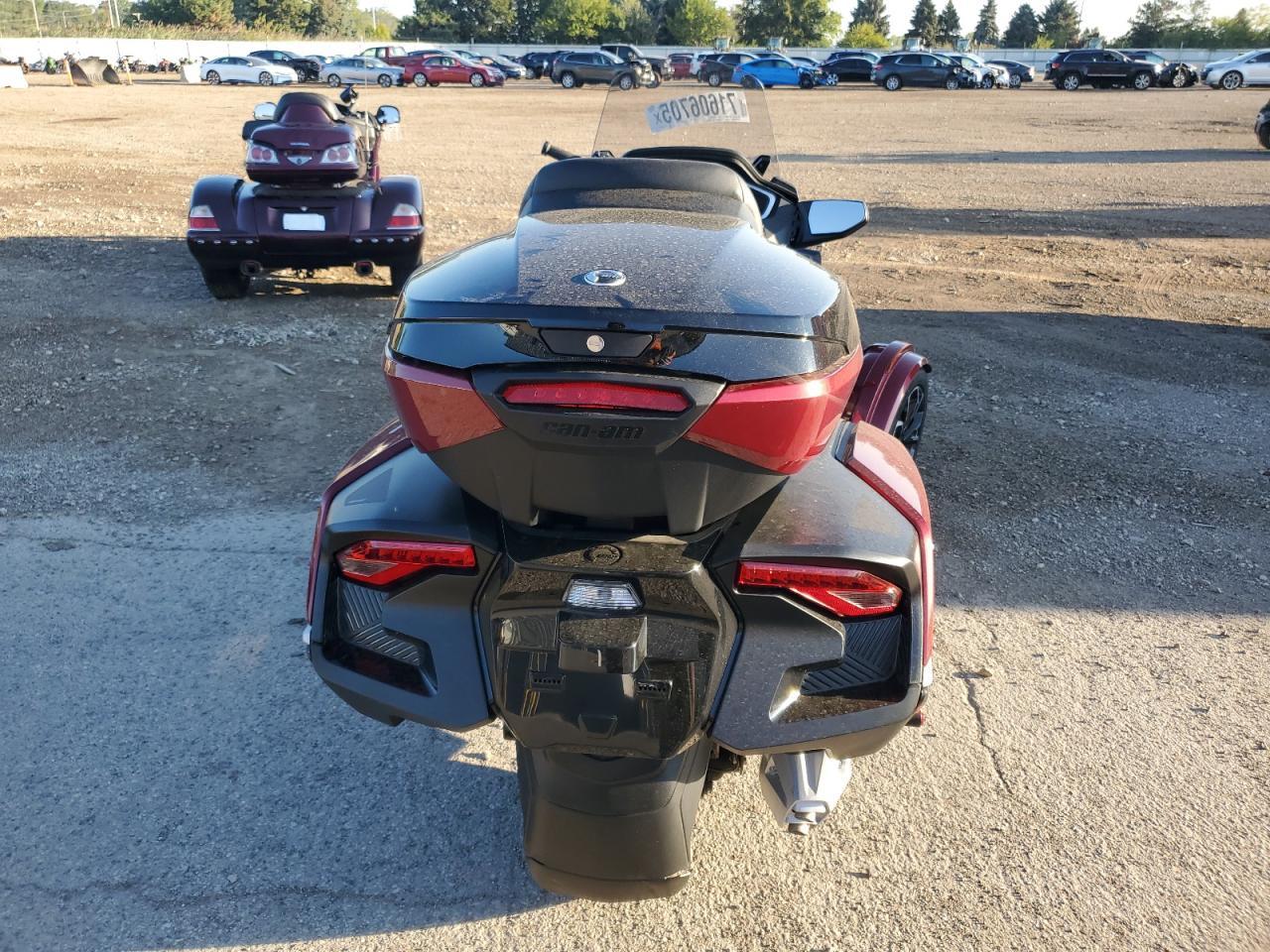 2024 Can-Am Spyder Roadster RT