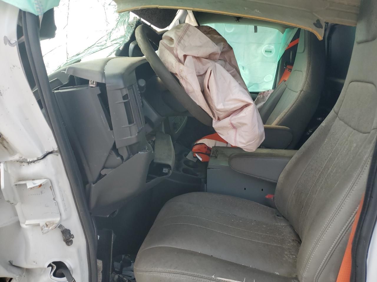 2020 Chevrolet Express G2500