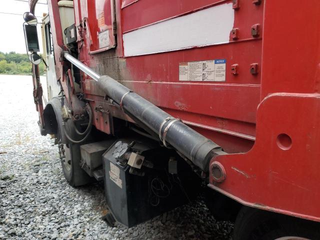 2013 Mack MRU613 Refuse Truck