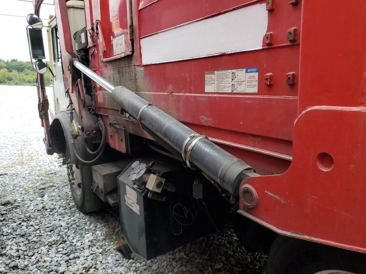 2013 Mack MRU613 Refuse Truck