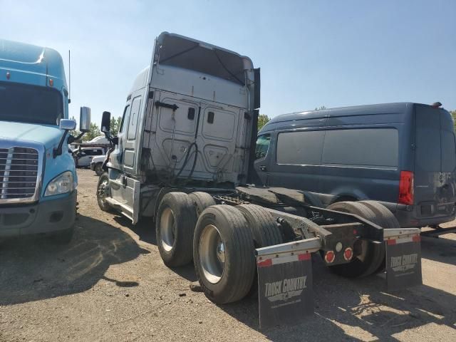 2017 Freightliner Cascadia 113 Semi Truck