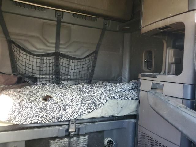 2013 Freightliner Cascadia 125 Semi Truck