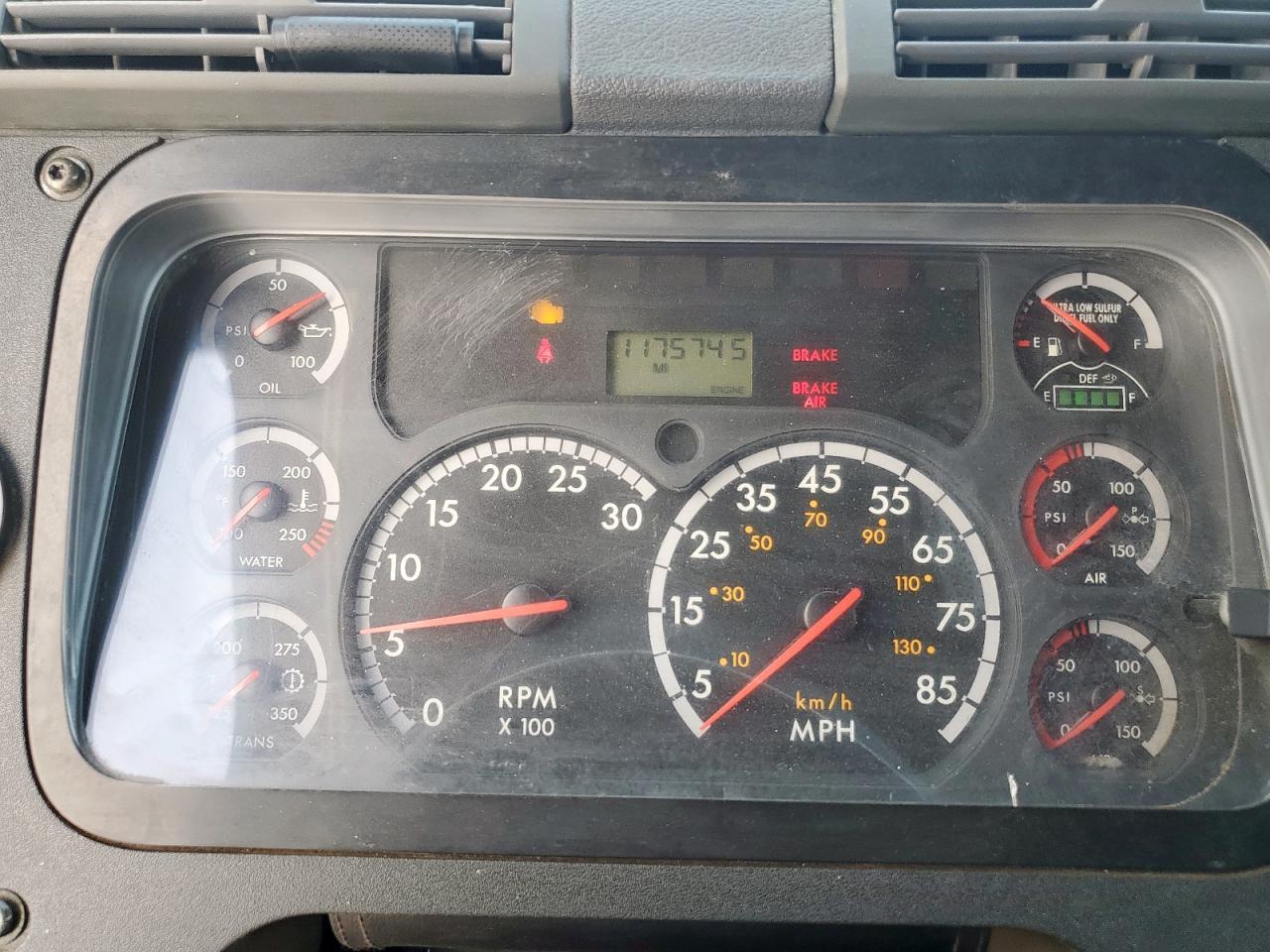 2013 Freigliner 2013 Freightliner Cascadia 125 Semi Truck