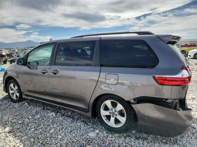 2018 Toyota Sienna LE