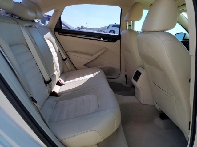 2014 Volkswagen Passat SEL