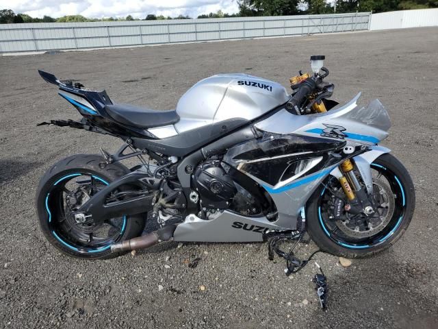 2025 Suzuki GSX-R1000 R