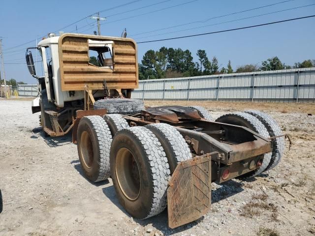 2005 Mack CXN613 Semi Truck