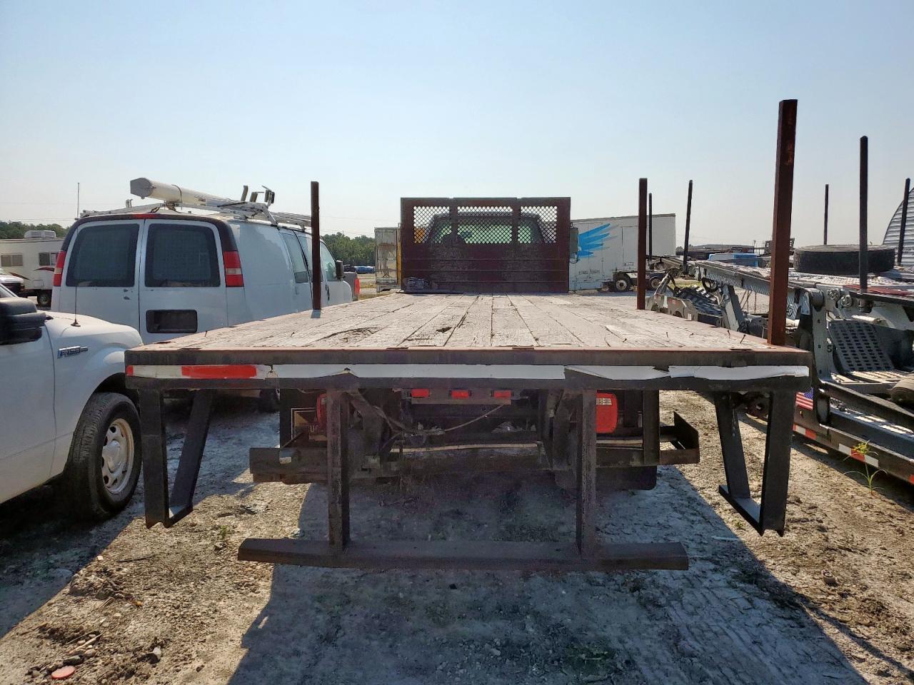 2006 Ford F650 Super Duty Flatbed Truck
