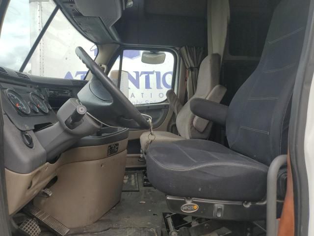 2015 Freightliner Cascadia Semi Truck