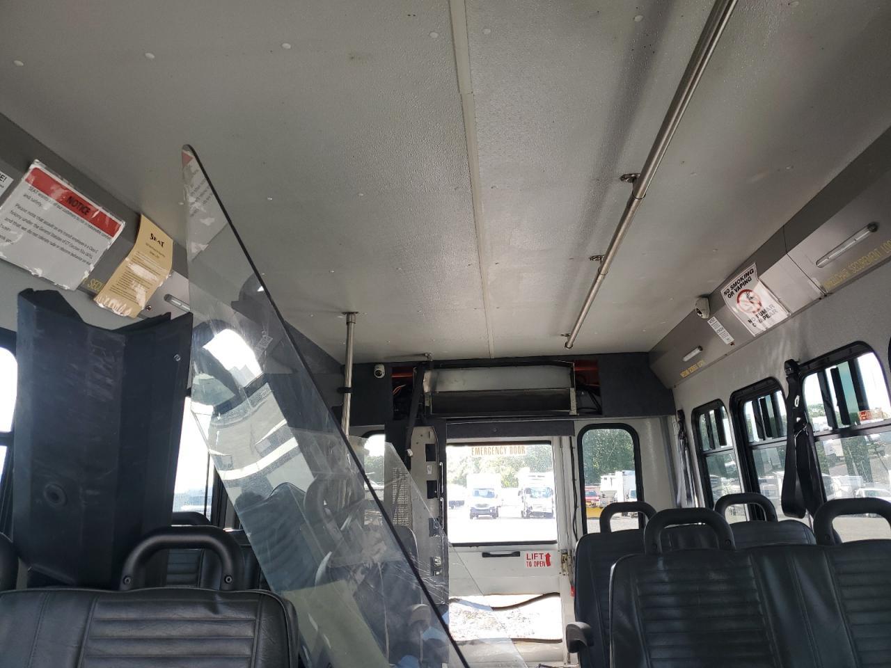 2016 Ford E450 Shuttle Bus