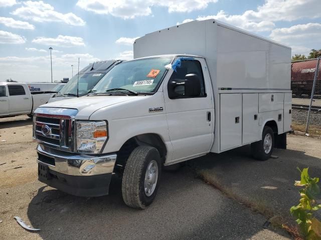 2025 Ford Econoline E350 Super Duty Cutaway Van