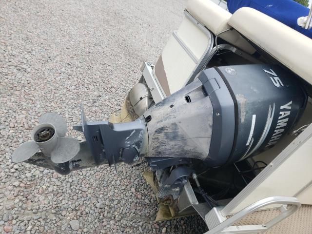 2003 Bennington Marine Pontoon