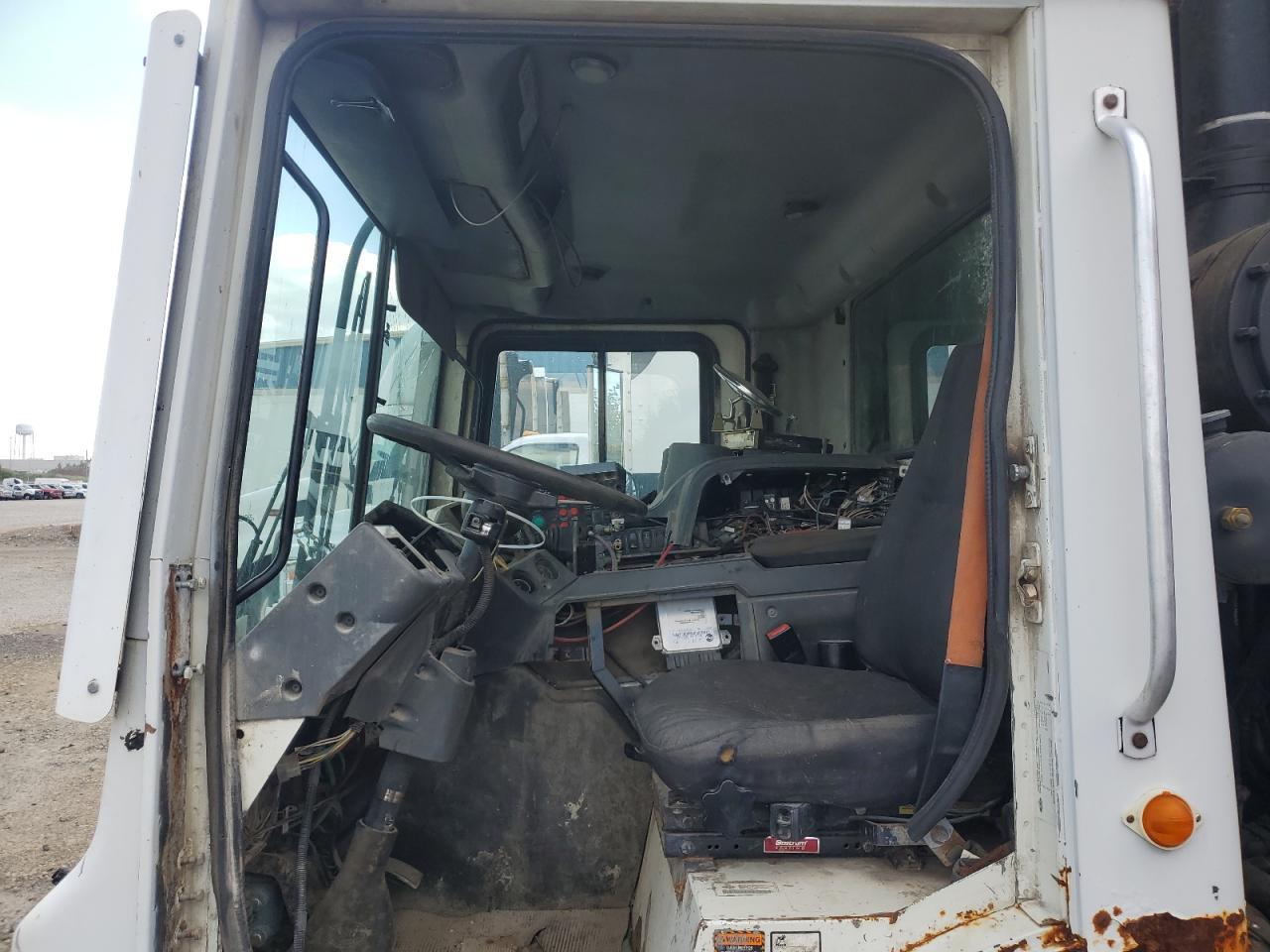 2010 Mack MRU613 Refuse Truck