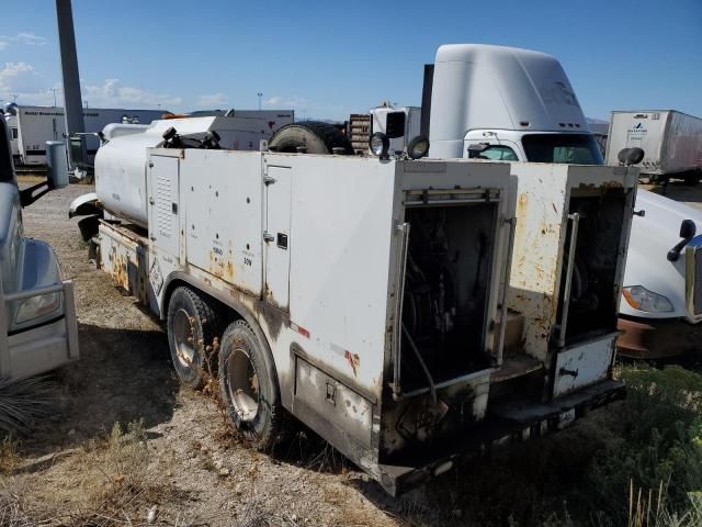 2005 Peterbilt 335 Fuel & Lube Truck